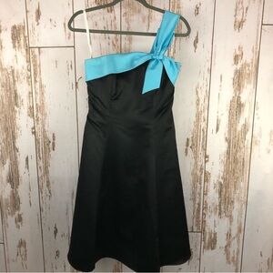 Jordan One Shoulder Dress, Size 4.  In excellent condition!